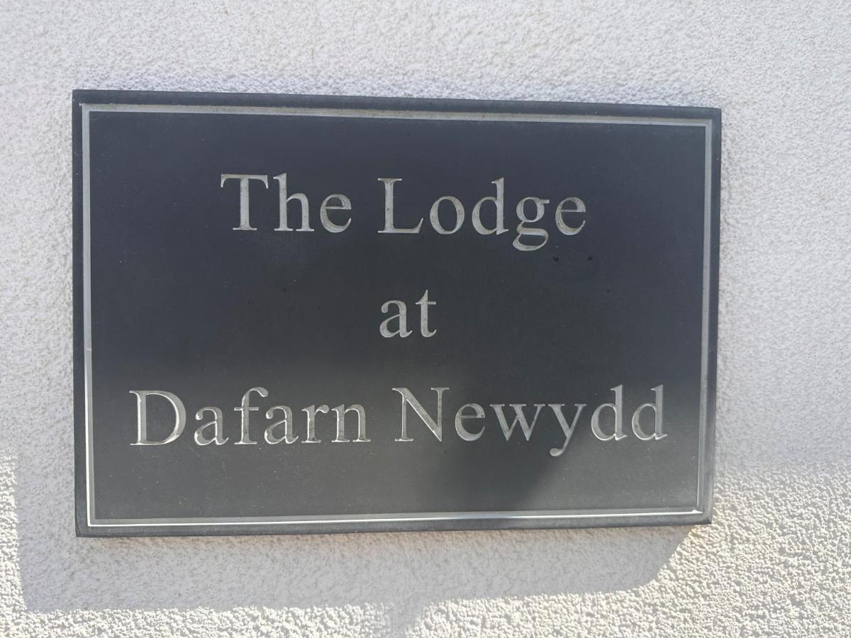 Dafarn Newydd Lodge Ллангевні Екстер'єр фото